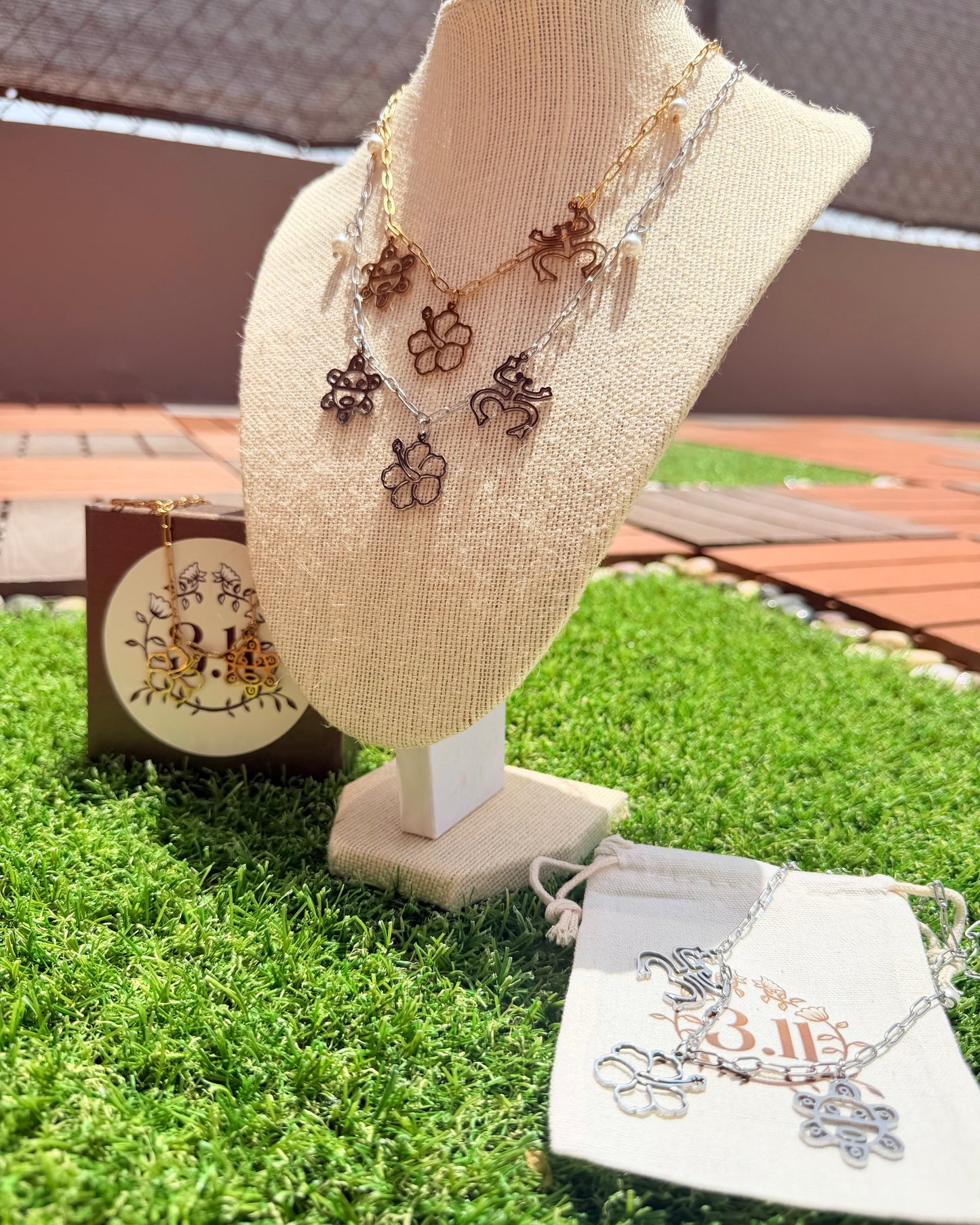 Alma taina -Sol Taino, coqui taino y flor de Maga.